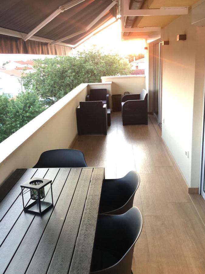 Sunny Apartment Ana Medulin Exterior photo